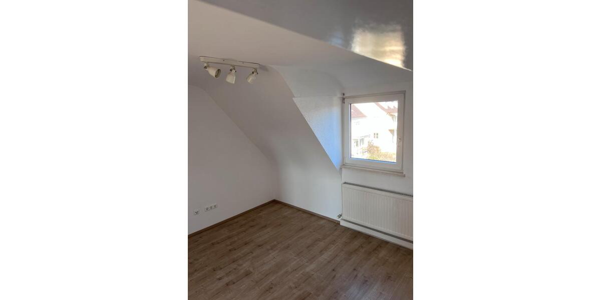 Dachgeschoßwohnung Stuttgart Mühlhausen - 3 Zimmer, 50 m&sup2;, 1.100&euro; | Angebot:25381702
