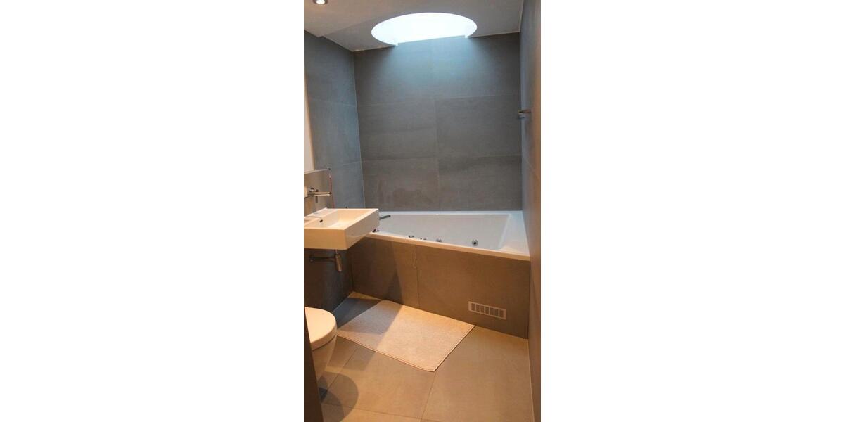 Einfamilienhaus Esslingen am Neckar Brühl - 6 Zimmer, 200 m&sup2;, 2.600&euro; | Angebot:25960840