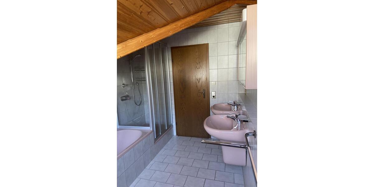 Dachgeschoßwohnung Winnenden - 3.5 Zimmer, 106 m&sup2;, 1.150&euro; | Angebot:25992753