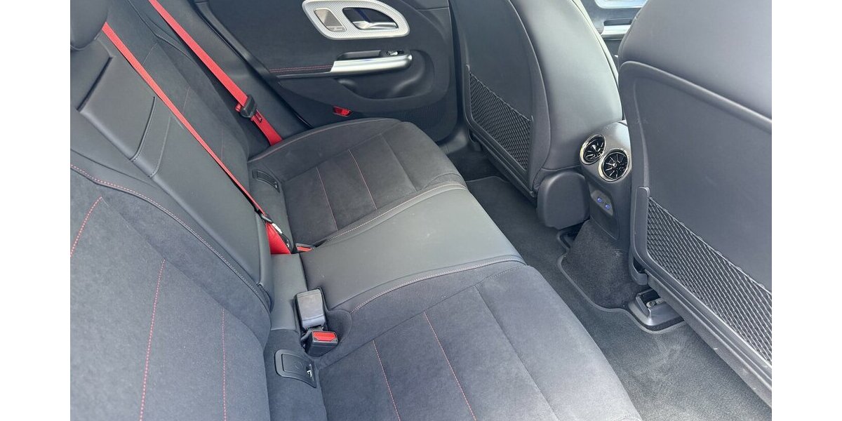 Mercedes-Benz CLA 350 4Matic mit EQ Technologie AMG Styling 11.000 km 61.500 &euro; Schorndorf 73614