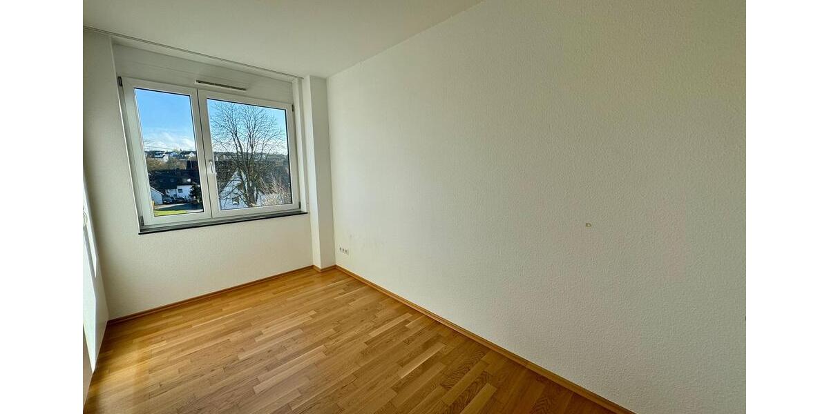 Etagenwohnung Nürtingen - 4.5 Zimmer, 125 m&sup2;, 1.550&euro; | Angebot:25991604