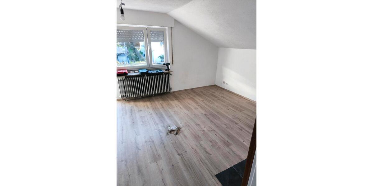Dachgeschoßwohnung Stuttgart Feuerbach - 1.5 Zimmer, 34 m&sup2;, 850&euro; | Angebot:26616081
