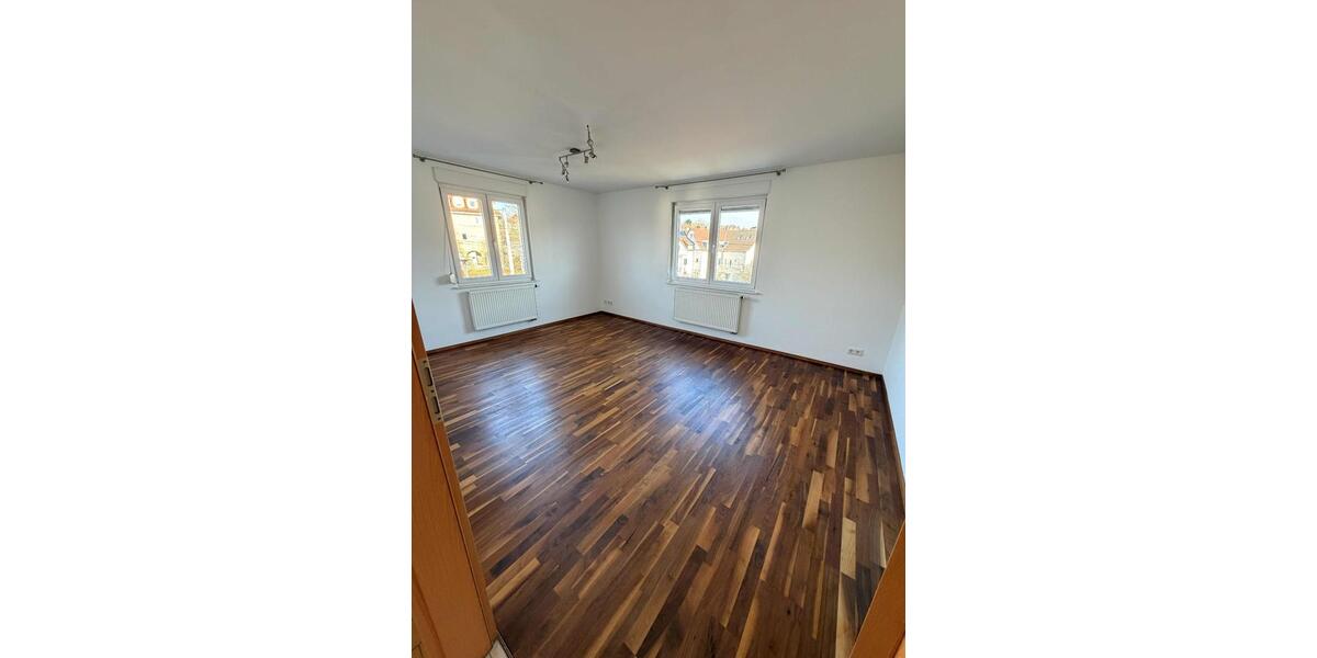Etagenwohnung Leonberg - 3 Zimmer, 81 m&sup2;, 1.200&euro; | Angebot:25945571