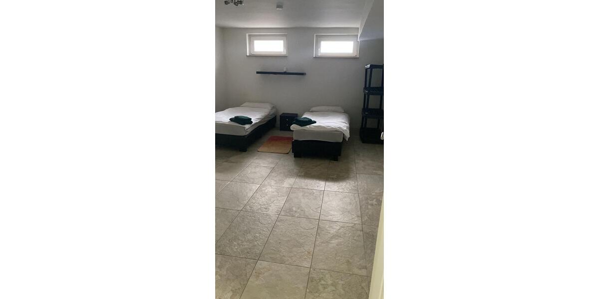 Erdgeschoßwohnung Neckartailfingen - 7 Zimmer, 180 m&sup2;, 1.700&euro; | Angebot:24813417