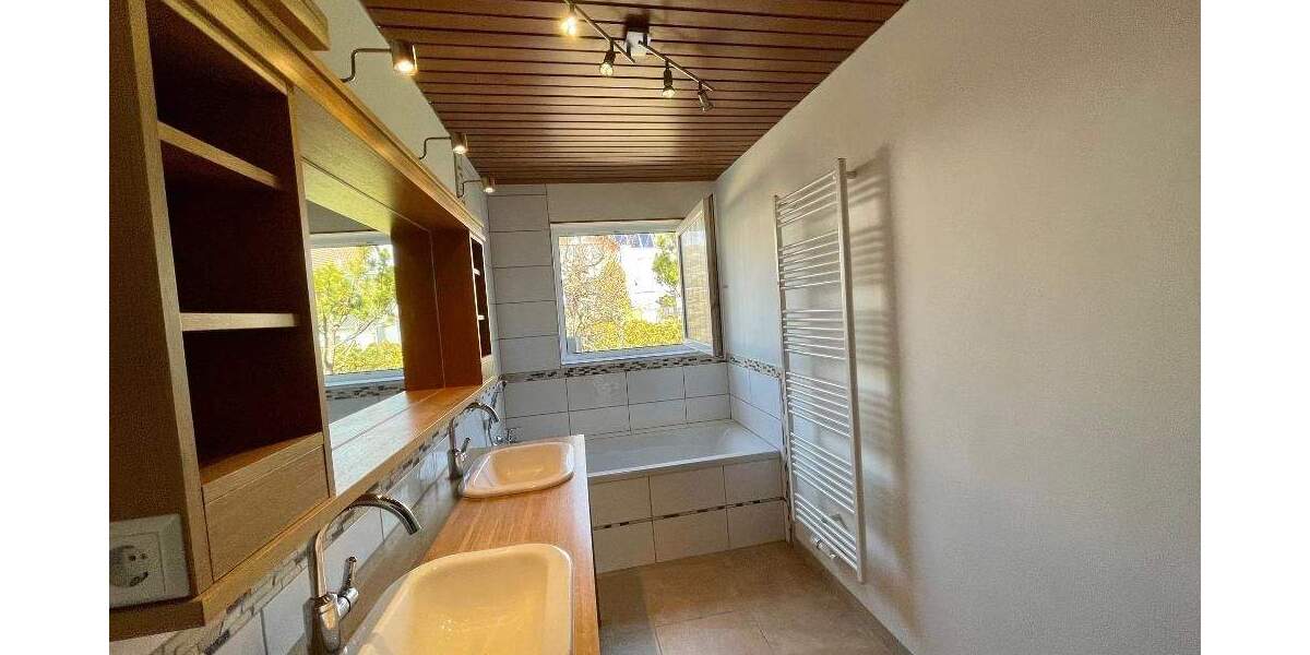 Doppelhaushälfte Renningen - 7 Zimmer, 155 m&sup2;, 2.200&euro; | Angebot:25898274