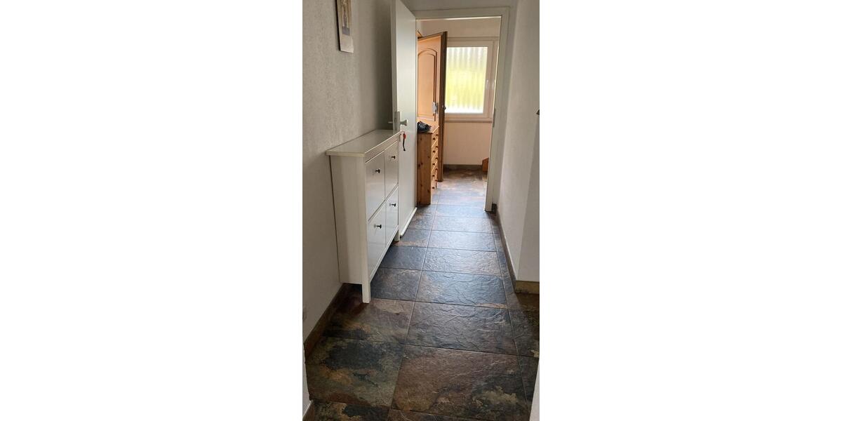 Erdgeschoßwohnung Neckartailfingen - 7 Zimmer, 180 m&sup2;, 1.700&euro; | Angebot:24813417