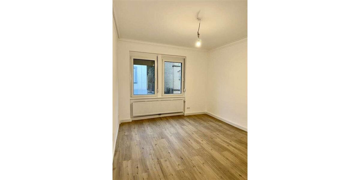 Erdgeschoßwohnung Ludwigsburg - 4 Zimmer, 105 m&sup2;, 1.600&euro; | Angebot:25589029