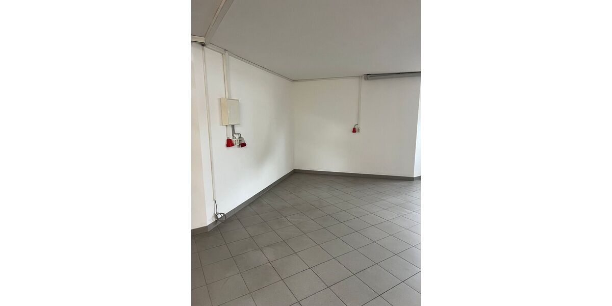 Helle Büroräume mit Lager im UG - Gewerbeobjekt Rutesheim | Angebot:27302387