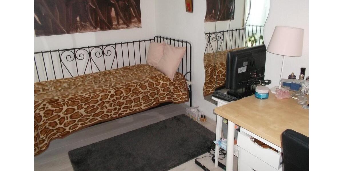 Erdgeschoßwohnung Stuttgart Bad Cannstatt - 1 Zimmer, 11 m&sup2;, 200&euro; | Angebot:24841703