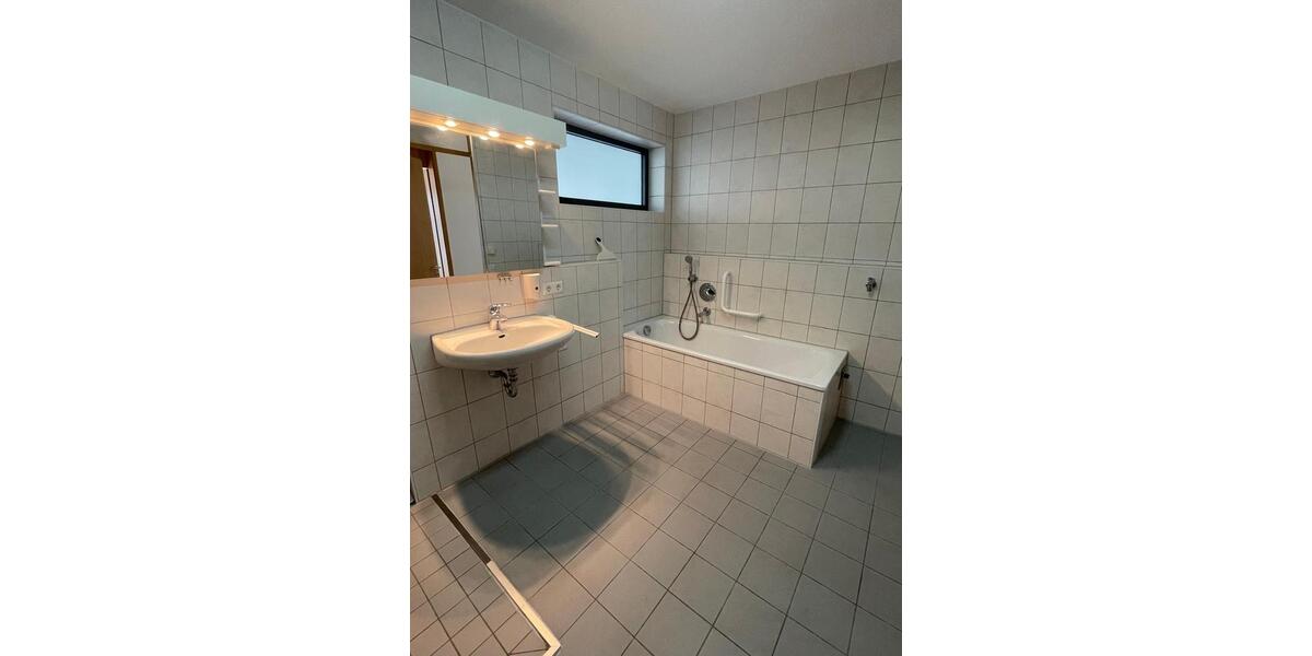 Etagenwohnung Denkendorf - 3 Zimmer, 83 m&sup2;, 1.270&euro; | Angebot:25948432