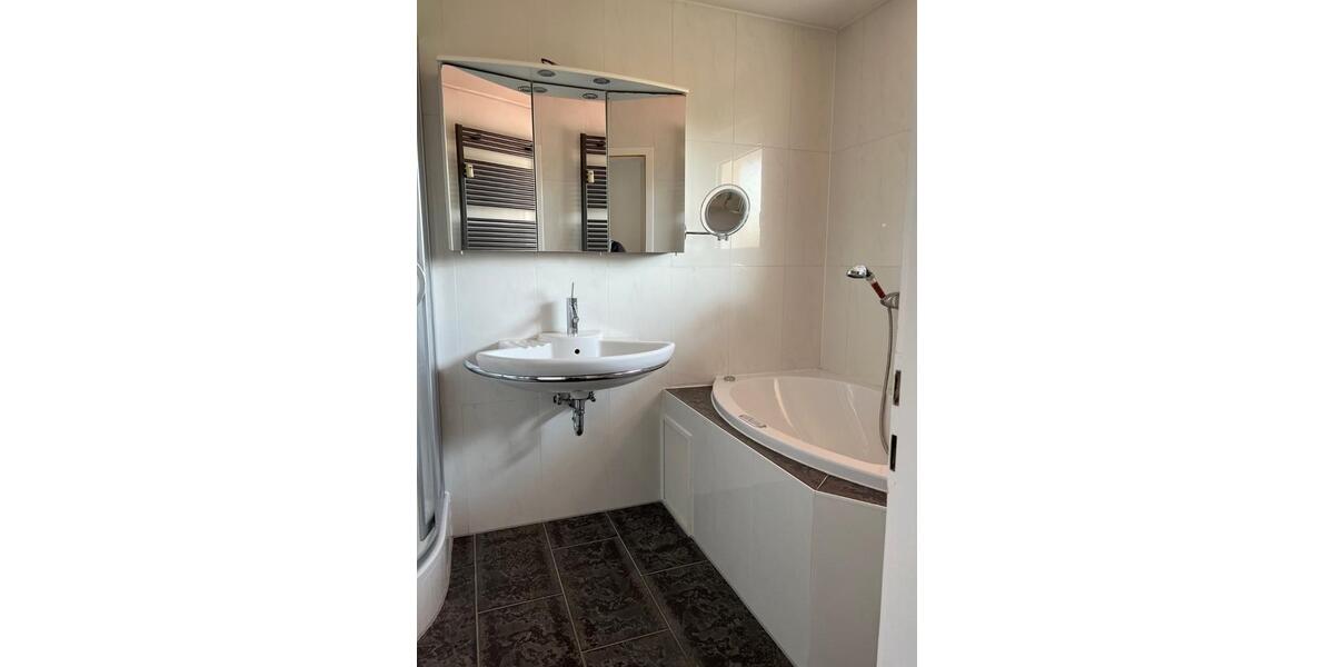 Etagenwohnung Großbottwar - 3.5 Zimmer, 93 m&sup2;, 1.000&euro; | Angebot:24838117