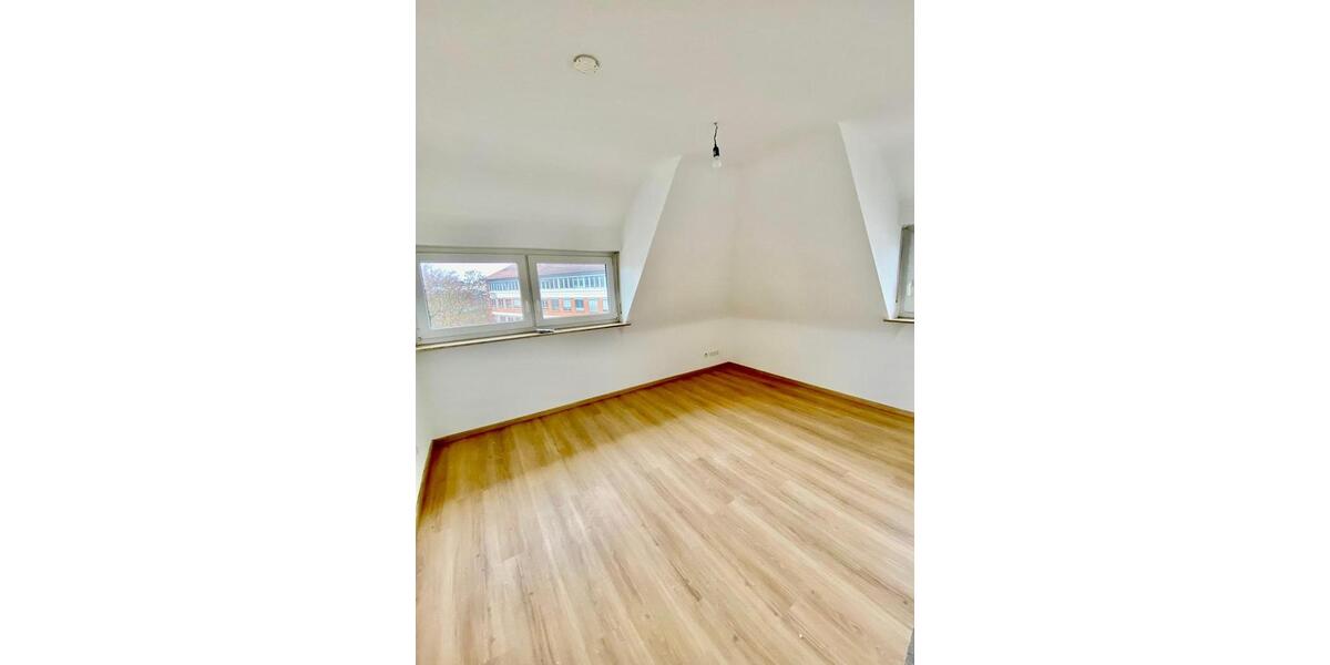 Dachgeschoßwohnung Stuttgart Stuttgart-Ost - 4 Zimmer, 64 m&sup2;, 1.060&euro; | Angebot:25491530