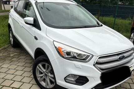 Ford Kuga 78.000 km 11.000 &euro; Stuttgart 70499
