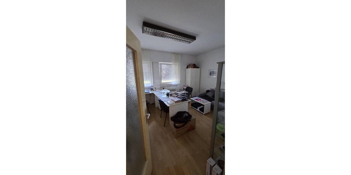 Erdgeschoßwohnung Weinstadt - 6 Zimmer, 135 m&sup2;, 4.500&euro; | Angebot:27583267