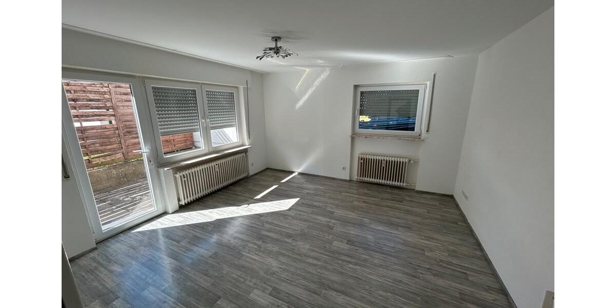 Erdgeschoßwohnung Weinstadt - 3 Zimmer, 83 m&sup2;, 1.200&euro; | Angebot:25840415
