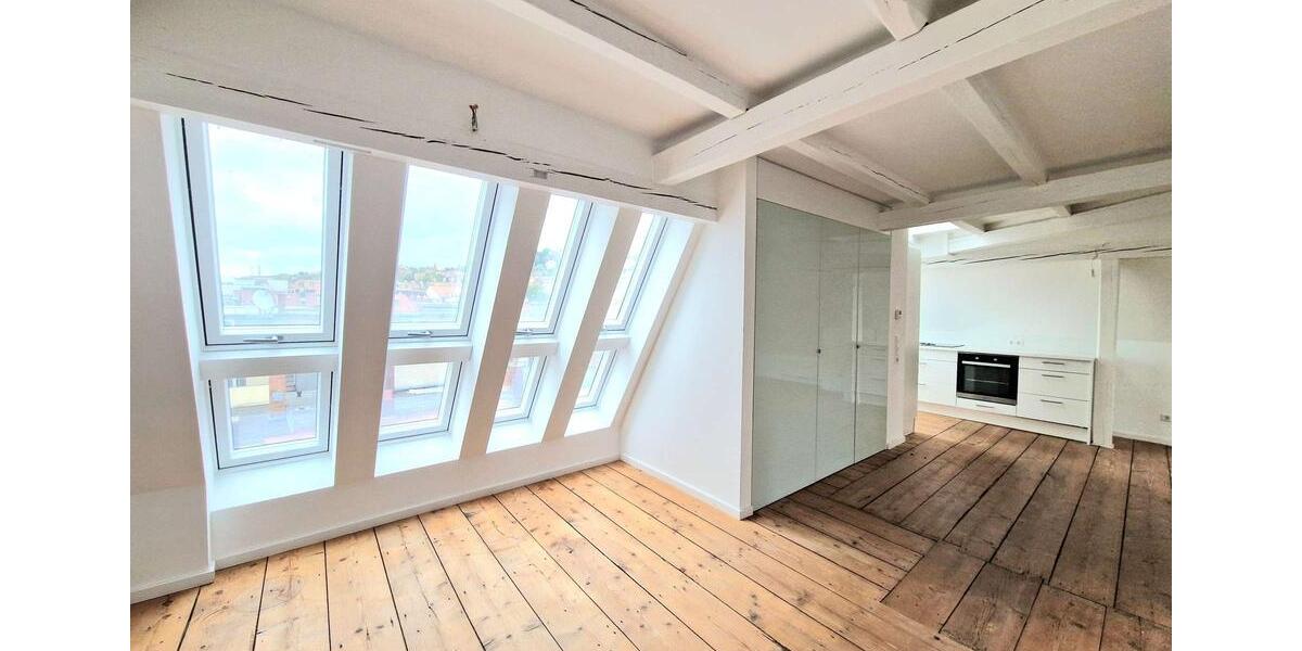 Dachgeschoßwohnung Stuttgart Stuttgart-Mitte - 5 Zimmer, 134 m&sup2;, 2.796&euro; | Angebot:25806143