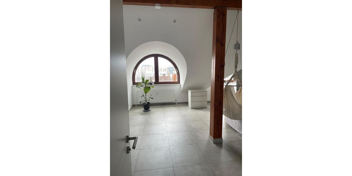 Dachgeschoßwohnung Sindelfingen Sindelfingen (Stadt) - 1 Zimmer, 50 m&sup2;, 750&euro; | Angebot:25995001