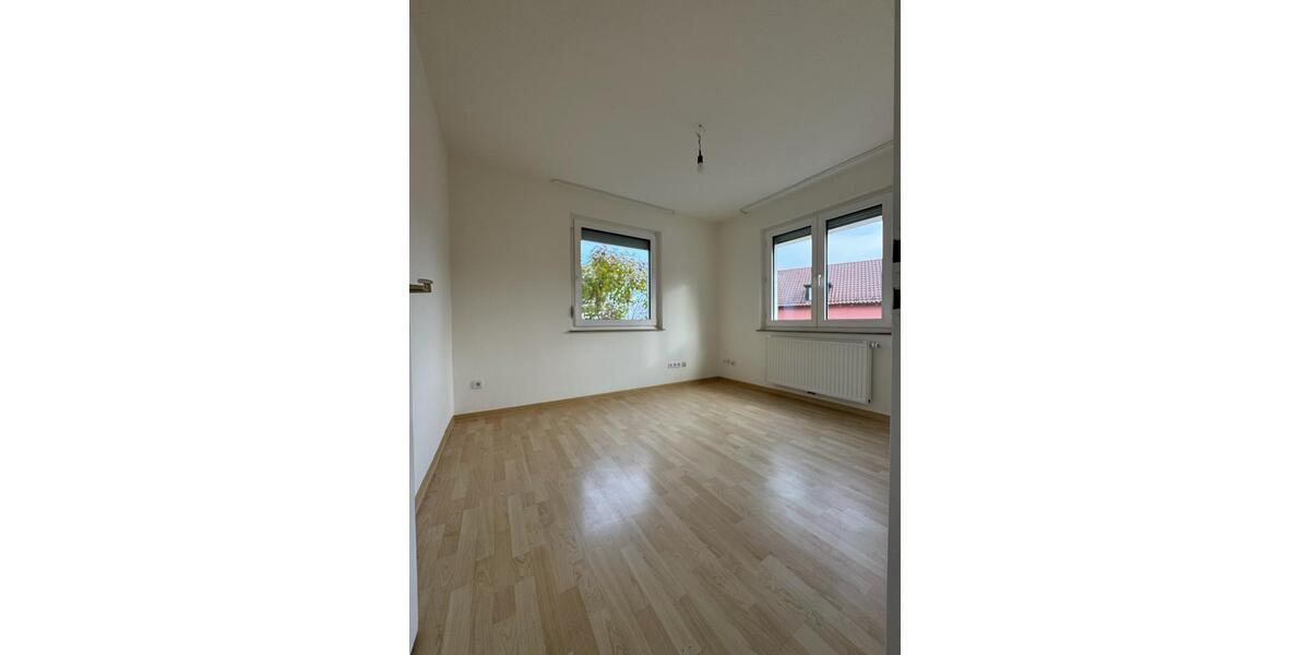 Erdgeschoßwohnung Stuttgart Stuttgart-Ost - 3 Zimmer, 94 m&sup2;, 1.560&euro; | Angebot:26131518