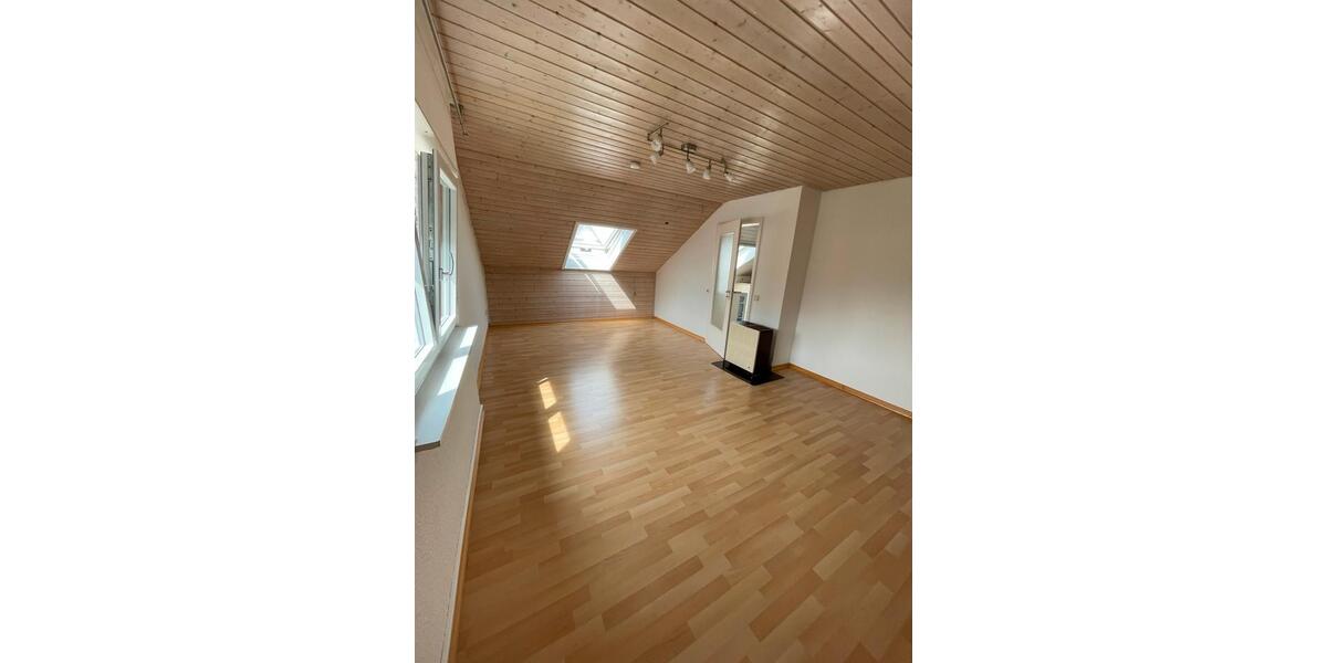 Dachgeschoßwohnung Hemmingen - 3 Zimmer, 60 m&sup2;, 900&euro; | Angebot:25851445