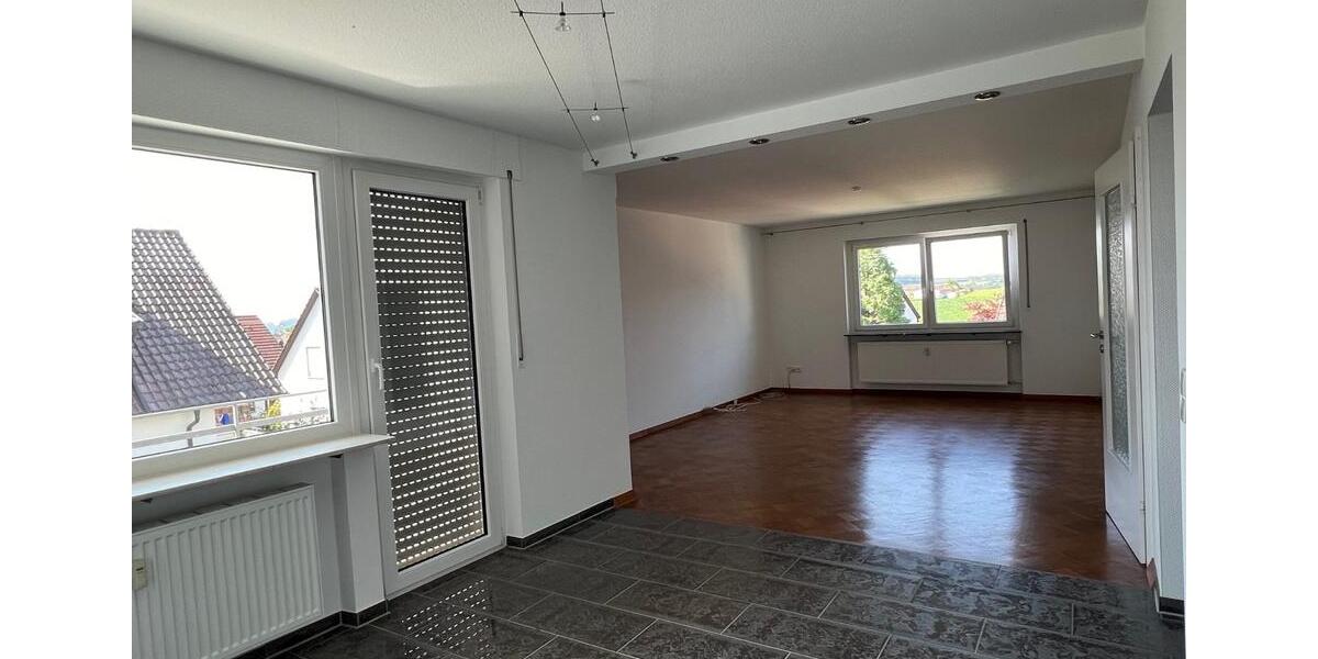 Etagenwohnung Großbottwar - 3.5 Zimmer, 93 m&sup2;, 1.000&euro; | Angebot:24838117