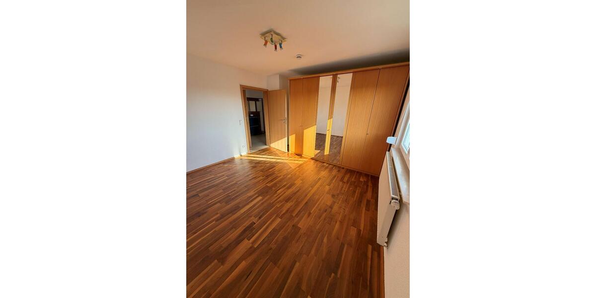 Etagenwohnung Leonberg - 3 Zimmer, 81 m&sup2;, 1.200&euro; | Angebot:25945571