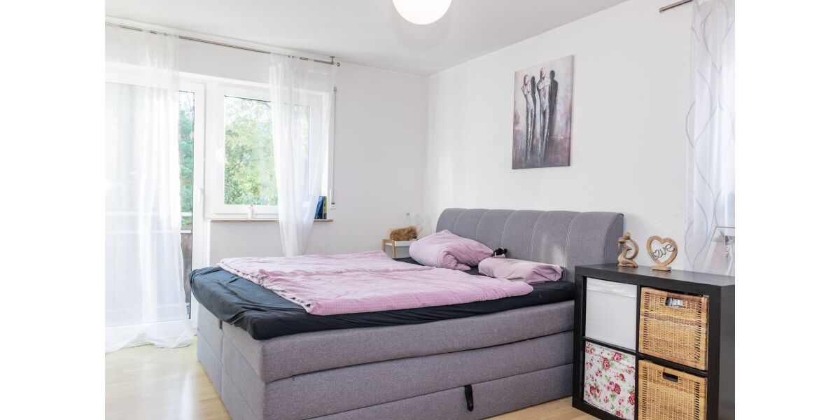 Provisionsfrei* Moderne, großzügige Doppelhaushälfte mit Einliegerwohnung, Garten, Carport, Solaranlage, Sauna & Jacuzzi, bezugsfrei - Doppelhaushälfte Uhingen | Angebot:27685704