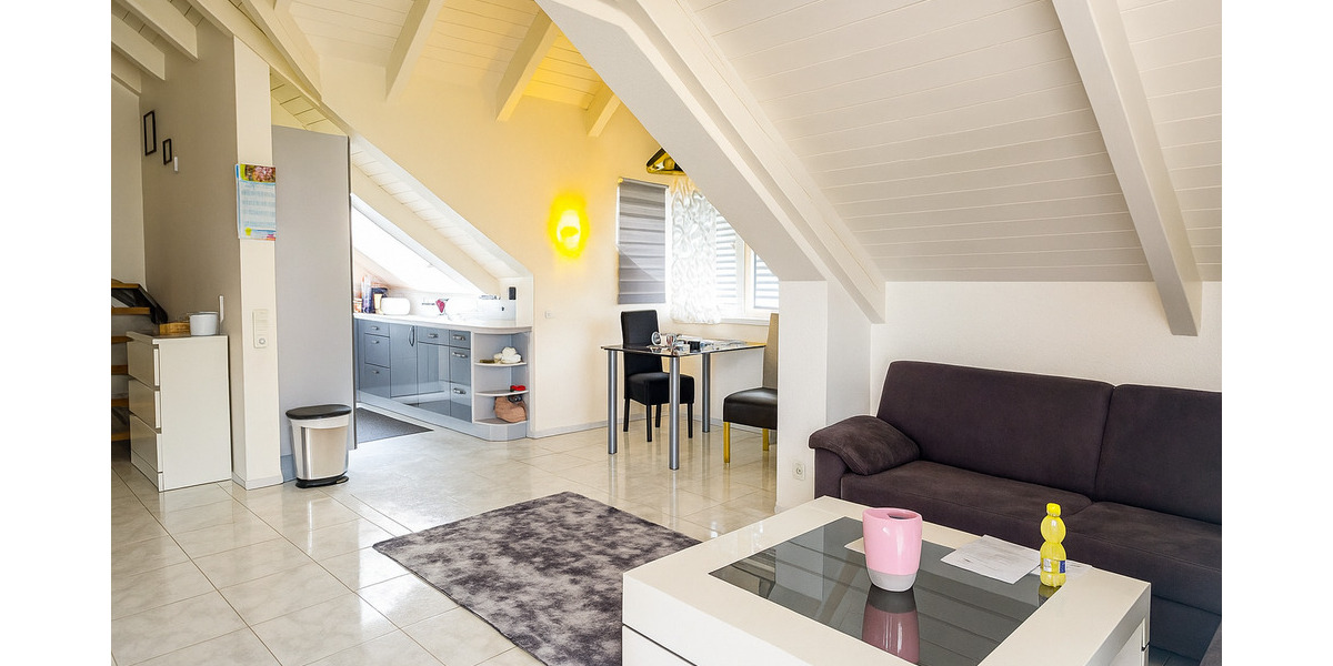 Dachgeschoss-Maisonette mit Galerie & Balkon – in ruhiger Lage von Stuttgart - Etagenwohnung Stuttgart Plieningen | Angebot:25822136