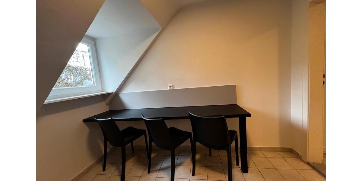 Dachgeschoßwohnung Fellbach - 20 Zimmer, 2 m&sup2;, 550&euro; | Angebot:25436771