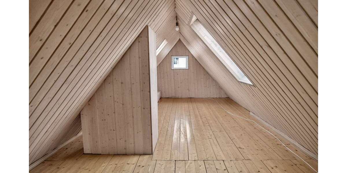 Lichtdurchflutete DG-Wohnung mit zusätzlichem Dachboden - Dachgeschoßwohnung Stuttgart Feuerbach | Angebot:24831534