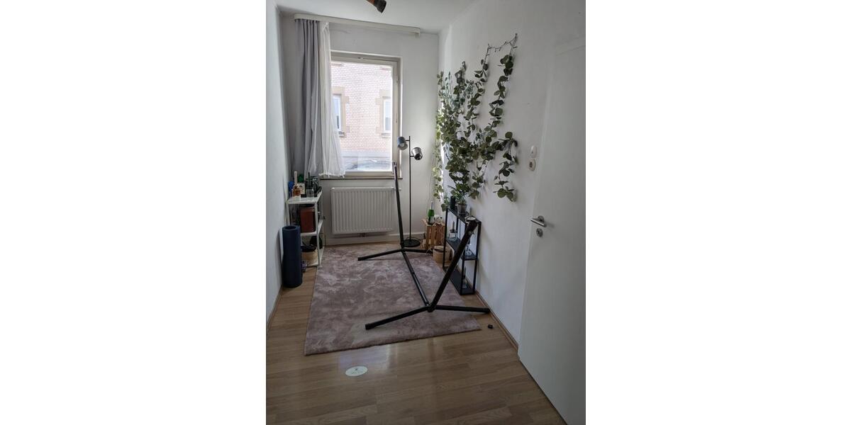 Etagenwohnung Stuttgart Luginsland - 1.5 Zimmer, 23 m&sup2;, 350&euro; | Angebot:25255252