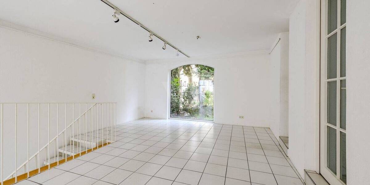 Mehrfamilienhaus, Wohnhaus Stuttgart Bad Cannstatt - 8 Zimmer, 105 m&sup2;, 698.000&euro; | Angebot:25690119