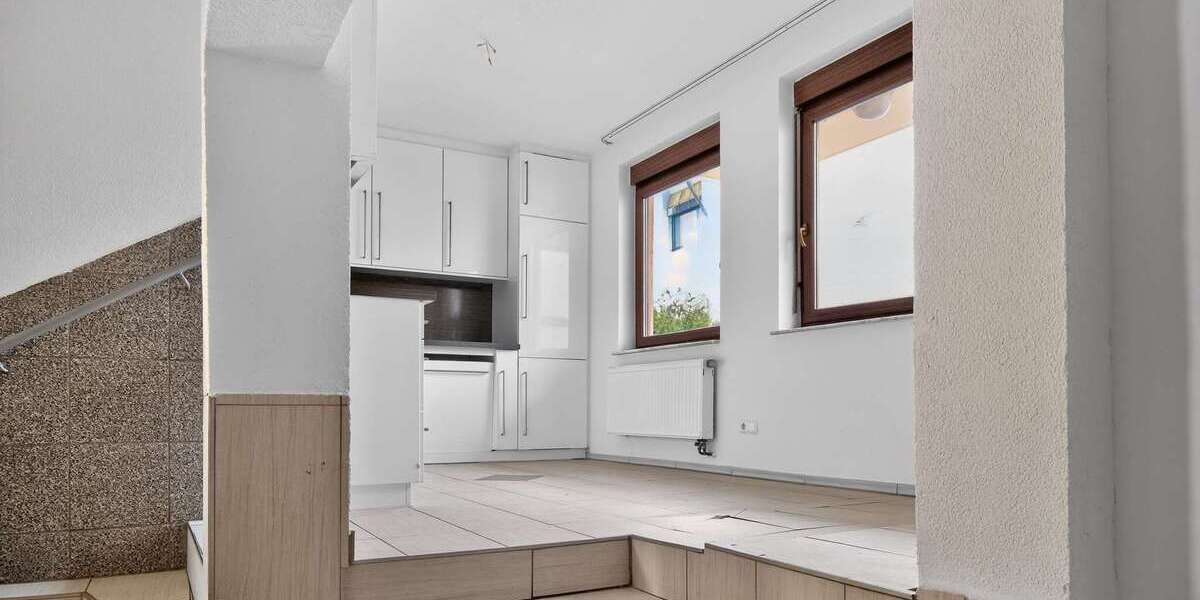 Freistehendes 3-Familienhaus in Stuttgart-Zuffenhausen - Mehrfamilienhaus, Wohnhaus Stuttgart Zuffenhausen | Angebot:25201617