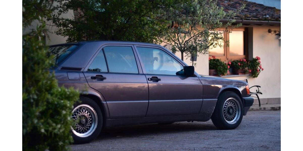 Mercedes-Benz 190 139.000 km 8.600 &euro; Leonberg 71229