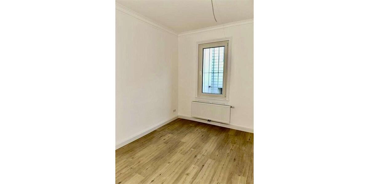 Erdgeschoßwohnung Ludwigsburg - 4 Zimmer, 105 m&sup2;, 1.600&euro; | Angebot:25589029