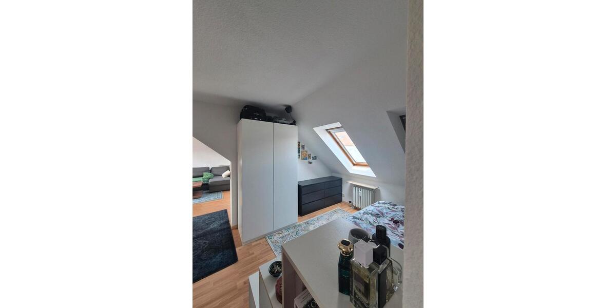 Dachgeschoßwohnung Stuttgart Zuffenhausen - 1.5 Zimmer, 43 m&sup2;, 1.000&euro; | Angebot:26679215