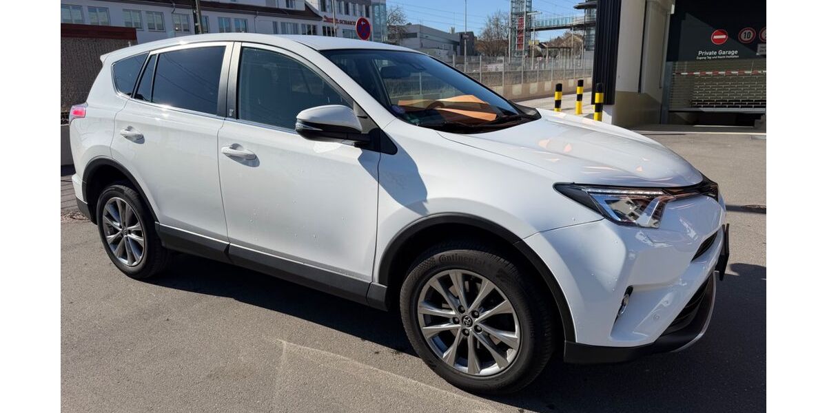 Toyota RAV 4 144.000 km 16.999 &euro; Ditzingen 71254
