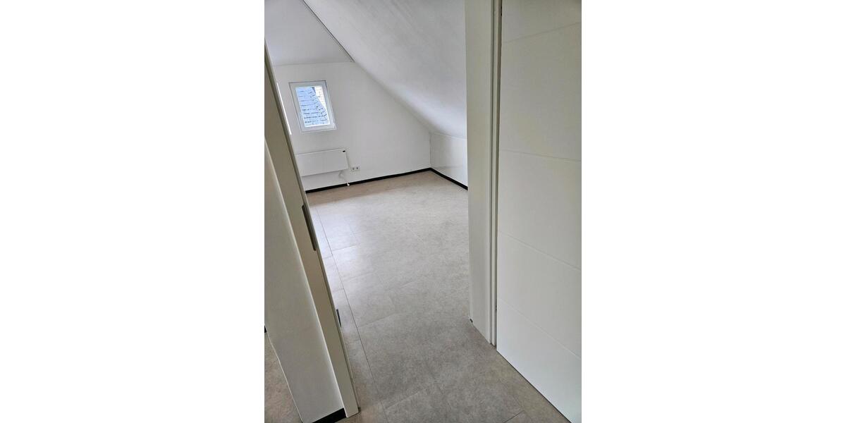 Dachgeschoßwohnung Stuttgart Neuwirtshaus - 2 Zimmer, 84 m&sup2;, 636&euro; | Angebot:25967867