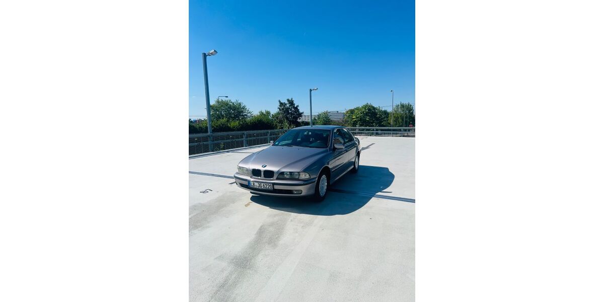 BMW 523 183.000 km 3.200 &euro; Frankfurt 60327