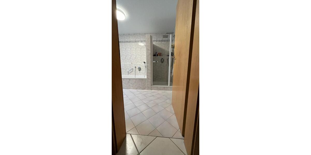 Etagenwohnung Remseck am Neckar - 3.5 Zimmer, 95 m&sup2;, 1.750&euro; | Angebot:25283995