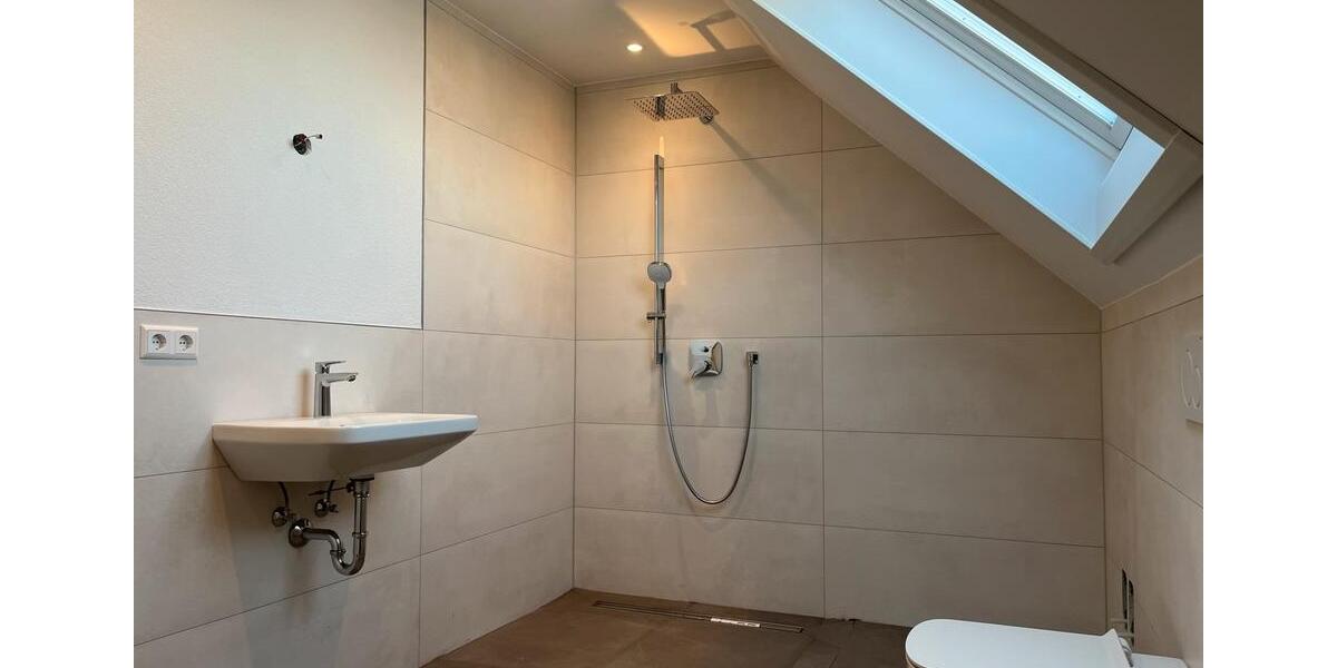 Dachgeschoßwohnung Asperg - 3 Zimmer, 73 m&sup2;, 1.450&euro; | Angebot:25390627