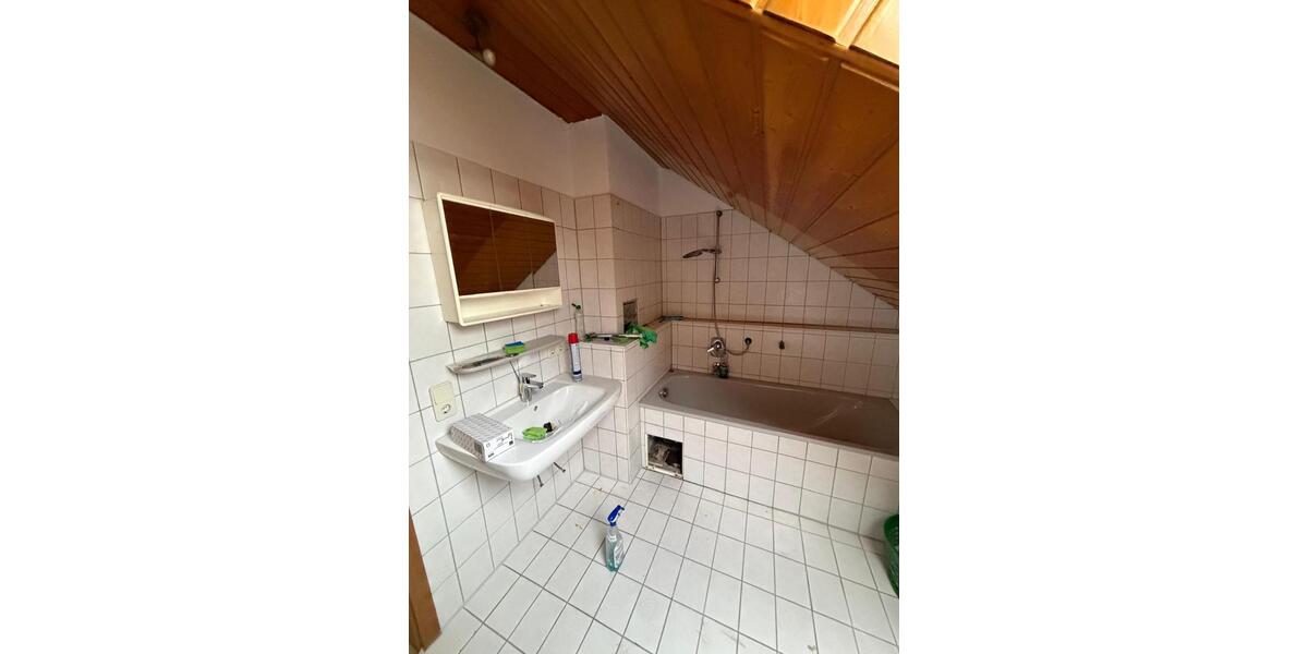 Dachgeschoßwohnung Ludwigsburg Pflugfelden - 3 Zimmer, 66 m&sup2;, 990&euro; | Angebot:26623402