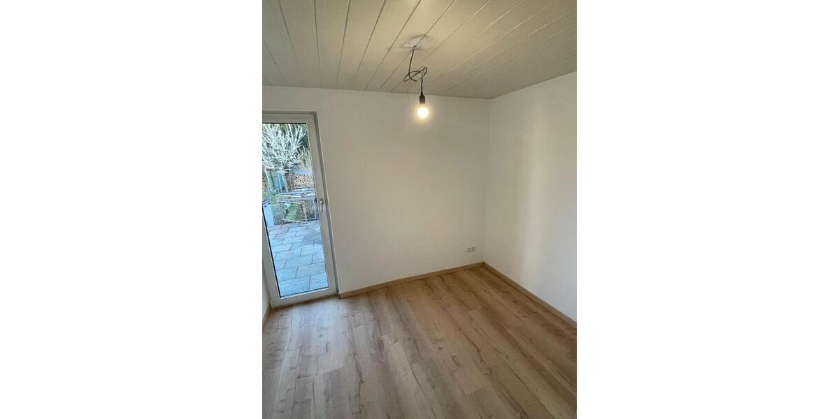 Etagenwohnung Weinstadt - 4 Zimmer, 80 m&sup2;, 1.450&euro; | Angebot:25569297