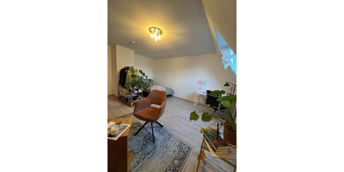 Dachgeschoßwohnung Stuttgart Stuttgart-Süd - 3 Zimmer, 80 m&sup2;, 1.300&euro; | Angebot:26603207