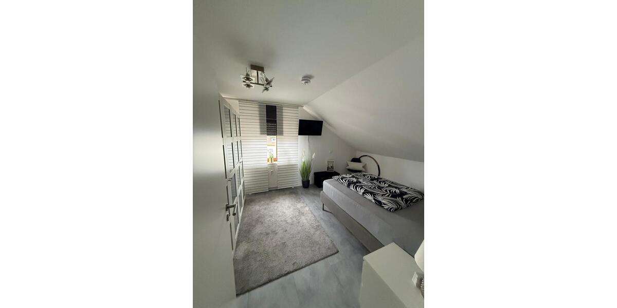 Dachgeschoßwohnung Stuttgart Mühlhausen - 2 Zimmer, 44 m&sup2;, 270.000&euro; | Angebot:26704900