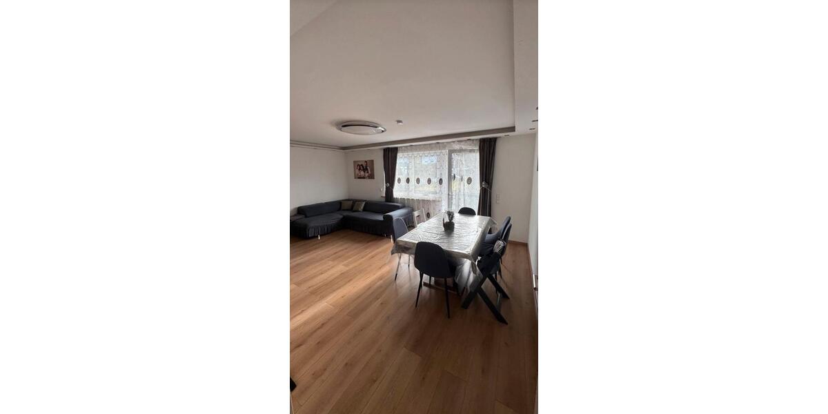 Etagenwohnung Böblingen - 4 Zimmer, 100 m&sup2;, 2.200&euro; | Angebot:25989325