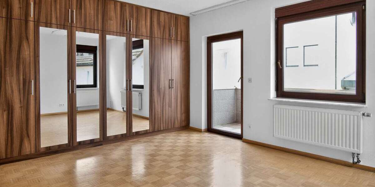 Gepflegtes 3-Familienhaus in begehrter Wohnlage mit vielseitigen Nutzungsmöglichkeiten - Mehrfamilienhaus, Wohnhaus Stuttgart Zuffenhausen | Angebot:27083597