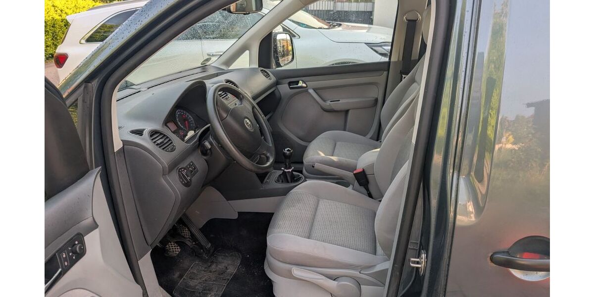 VW Caddy 134.000 km 4.400 &euro; Untergruppenbach 74199