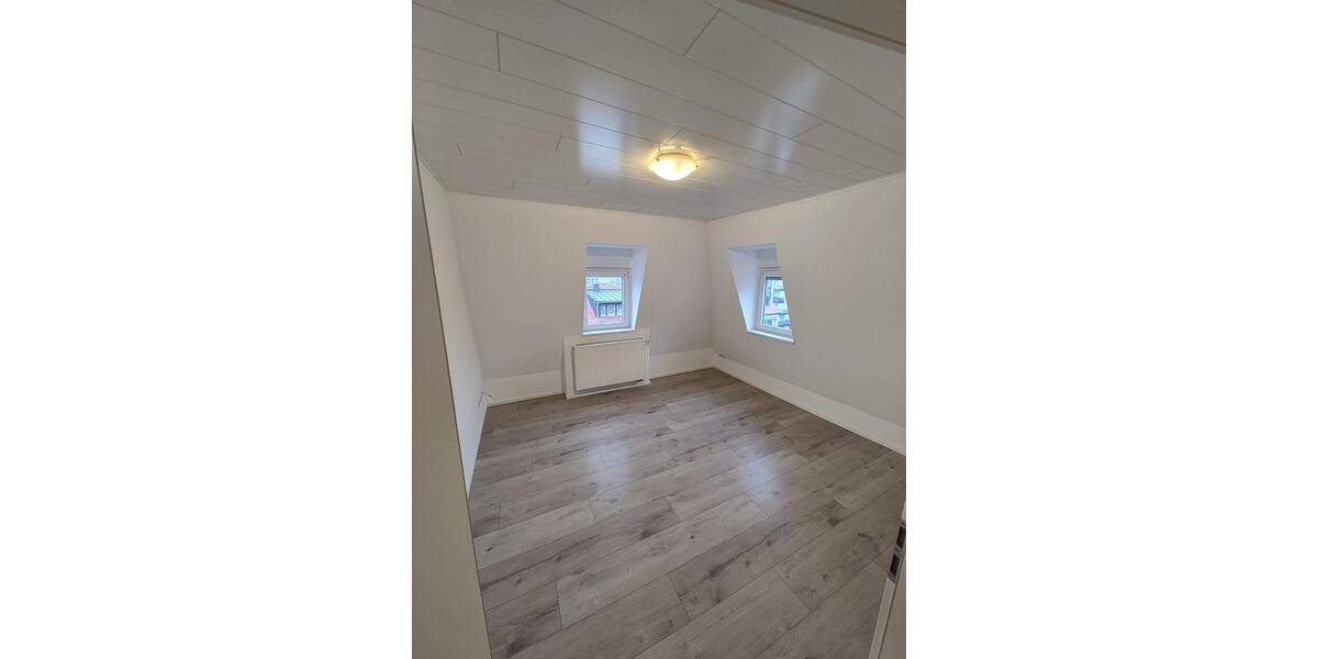 Dachgeschoßwohnung Stuttgart Feuerbach - 2 Zimmer, 43 m&sup2;, 650&euro; | Angebot:25806221