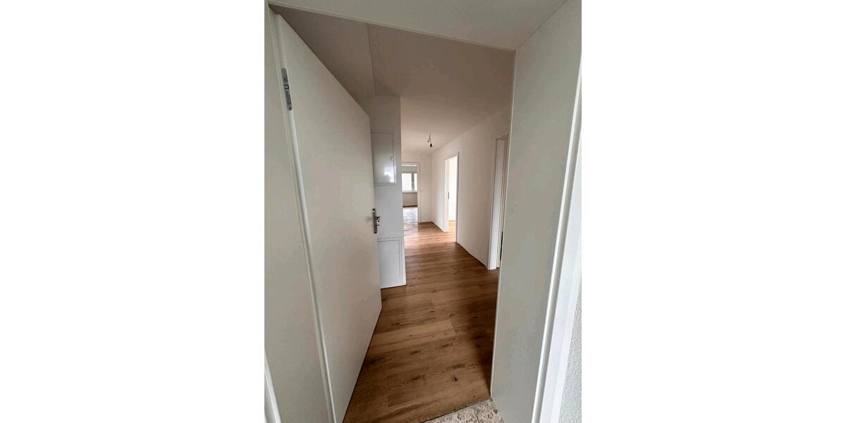 Dachgeschoßwohnung Markgröningen - 2.5 Zimmer, 80 m&sup2;, 1.375&euro; | Angebot:25267862