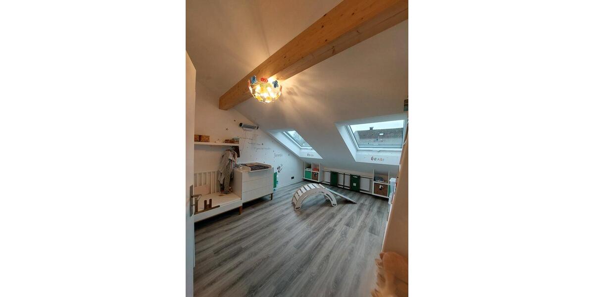 Etagenwohnung Sindelfingen Eichholz - 4.5 Zimmer, 87 m&sup2;, 1.380&euro; | Angebot:26041967